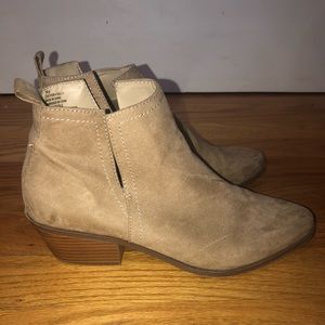 🦋🌈Shea Ankle Booties with 1” heel